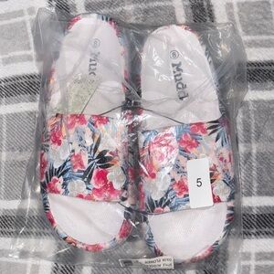 Mudd Vibrant Floral Slides